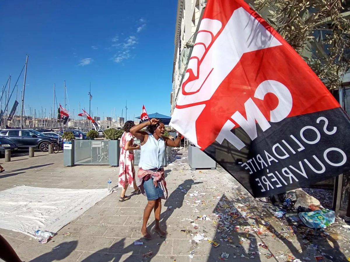 Plus de 50 jours de grève, les camarades du Radisson Blu de Marseille tiennent le piquet de grève!