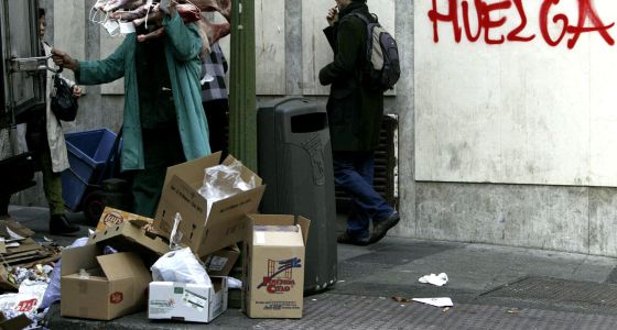 International : À Madrid, grève illimitée dans les services du nettoiement et des espaces verts.