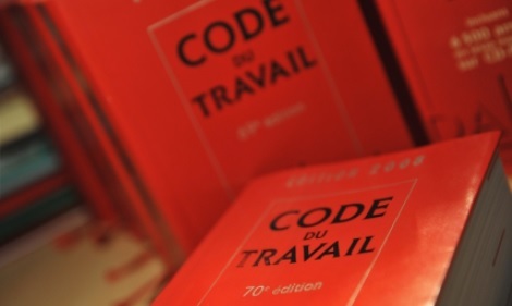 NON A L’EXTENSION DU CHAMP DE LA REPRÉSENTATION OBLIGATOIRE DEVANT  LES TRIBUNAUX