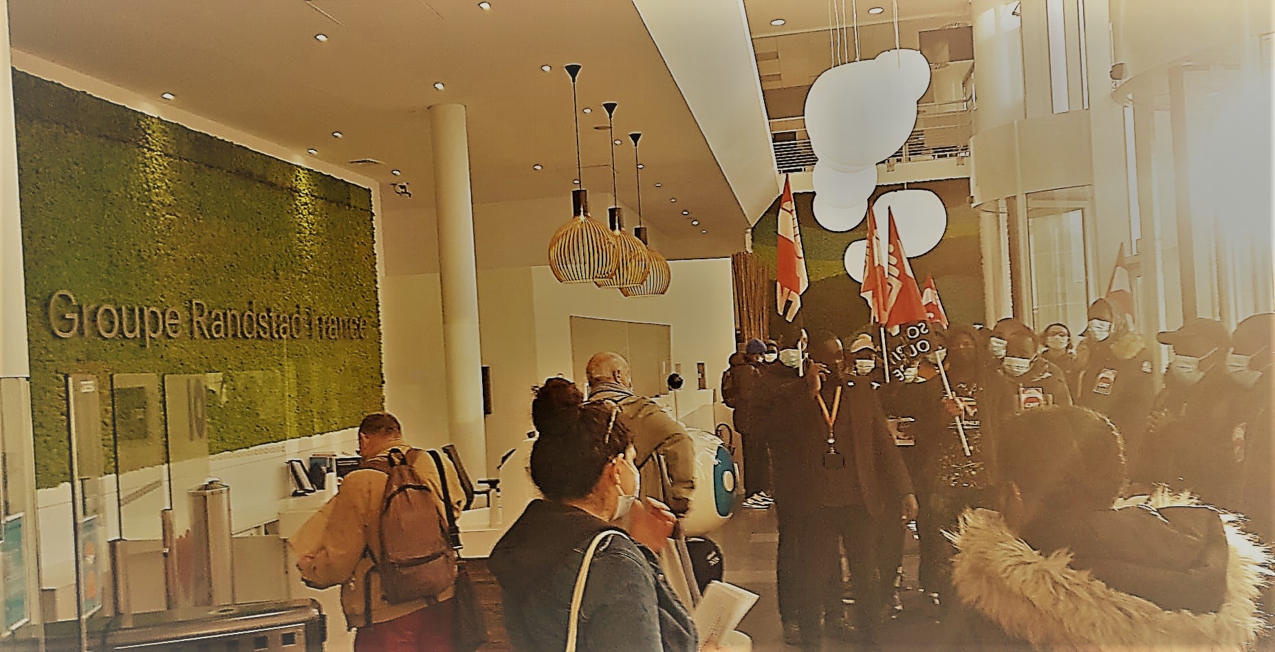 Occupation du siège  du groupe d'Intérim Randstad  pour la régularisation des travailleurs sans-papiers !