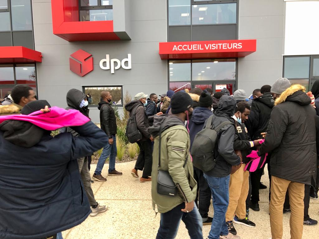 Solidarité avec la lutte des travailleurs sans-papiers du groupe La Poste