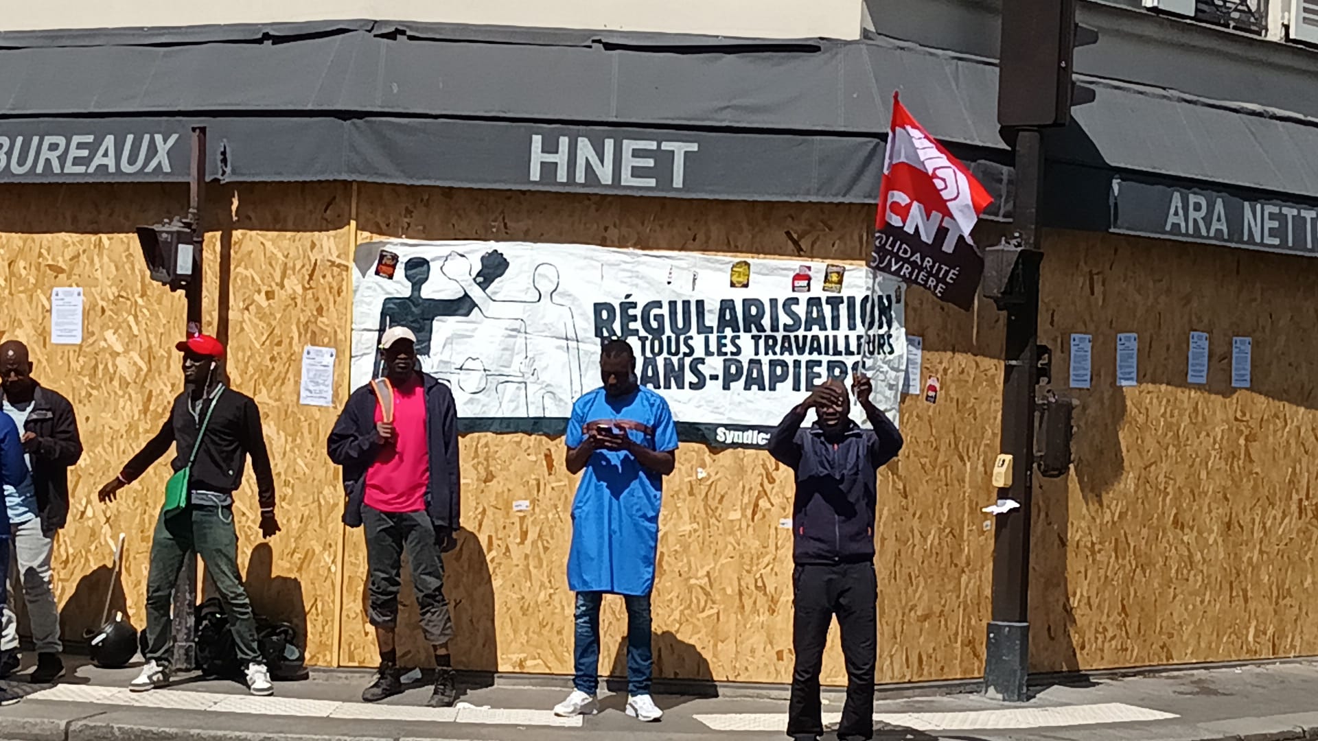 Victoire pour nos camarades sans-papiers d'HNET à Paris !